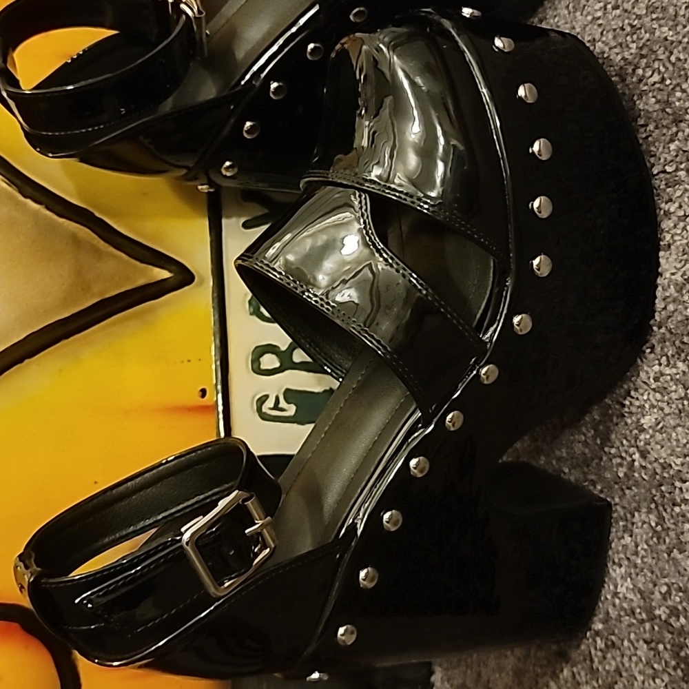 Shoes - Picture 2 of 4